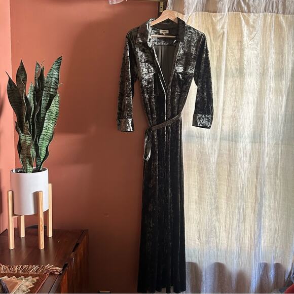 L'Agence Cameron Velvet Maxi Shirt Dress Green V-Neck 3/4 Sleeve Collar Size M - Picture 2 of 8
